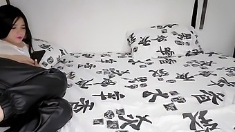 Amateur Guy Gets A Satisfying Rimjob From His Girlfriend