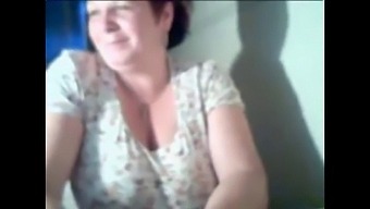 Experienced Woman Displays Her Breasts On Webcam-2