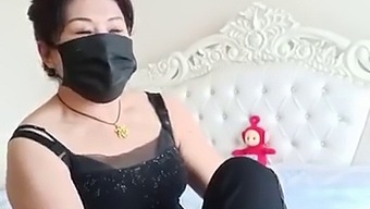 Mature Asian Lady Seeks Sex In Homemade Video