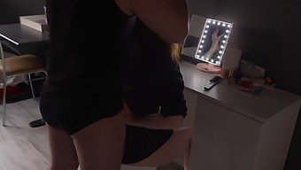 Wife Gets A Shower Blowjob In Exchange For Coloring Her Hair